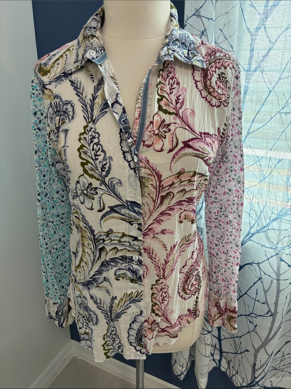 Cino - Womens Mixed Floral Button-Down Shirt in Cream, Blue & Pink